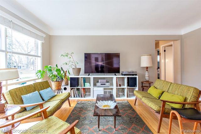 24460 Rosewood Street, Oak Park, MI 48237