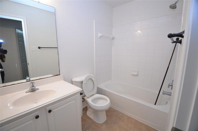 226 W Stedhill Loop, Conroe, TX 77384