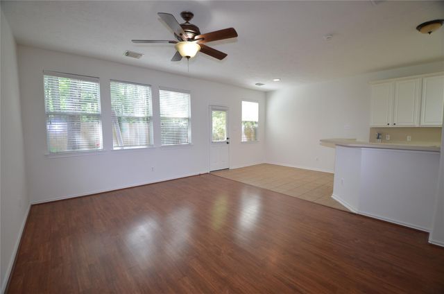 226 W Stedhill Loop, Conroe, TX 77384