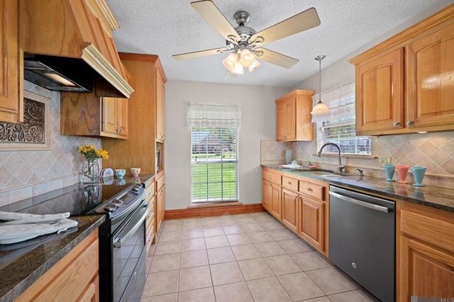 7097 Jim Rushing Rd, Denham Springs, LA 70706