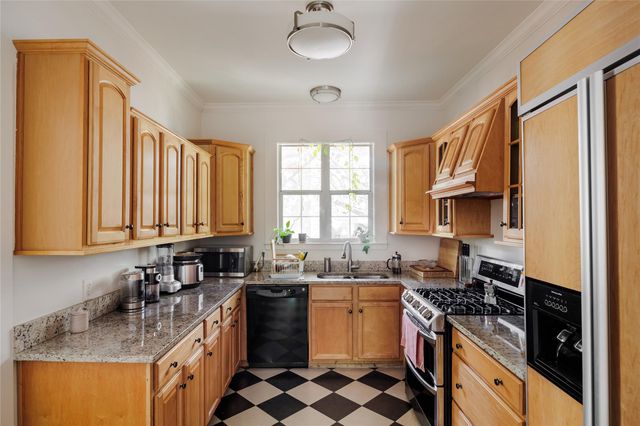 902 E 13th ST A, Austin, TX 78702
