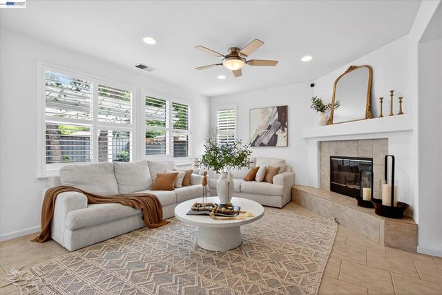 192 Mayhew Way, Walnut Creek, CA 94597