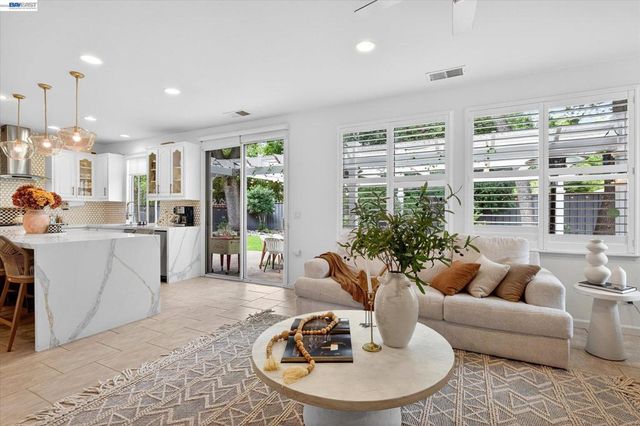 192 Mayhew Way, Walnut Creek, CA 94597
