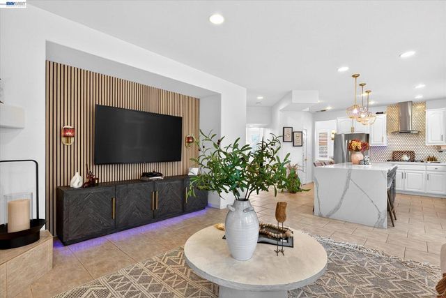 192 Mayhew Way, Walnut Creek, CA 94597