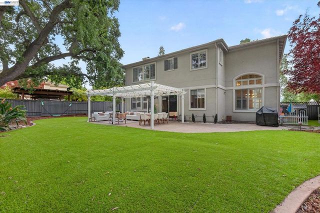 192 Mayhew Way, Walnut Creek, CA 94597