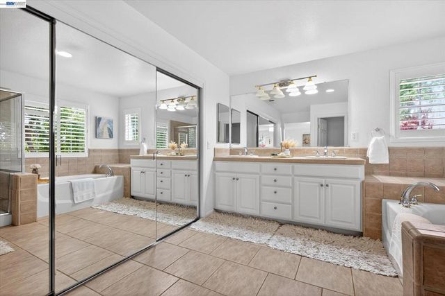 192 Mayhew Way, Walnut Creek, CA 94597