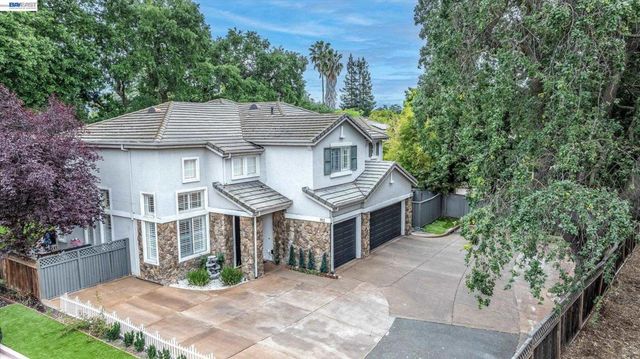 192 Mayhew Way, Walnut Creek, CA 94597