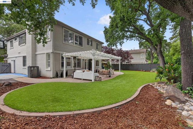 192 Mayhew Way, Walnut Creek, CA 94597