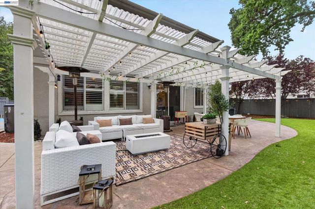 192 Mayhew Way, Walnut Creek, CA 94597