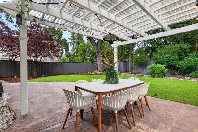 192 Mayhew Way, Walnut Creek, CA 94597