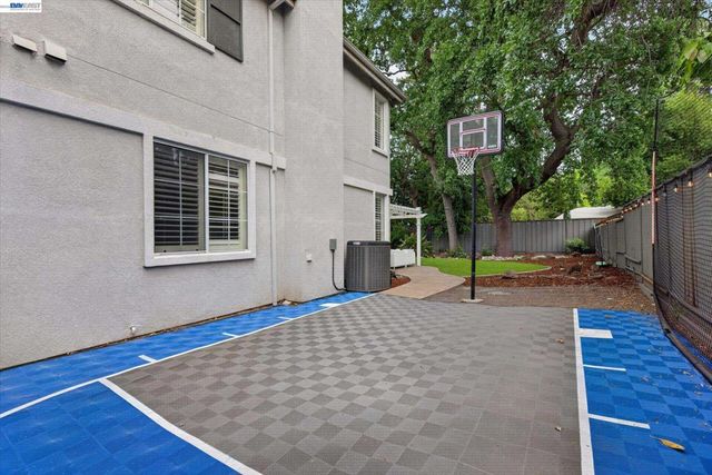 192 Mayhew Way, Walnut Creek, CA 94597