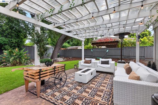 192 Mayhew Way, Walnut Creek, CA 94597
