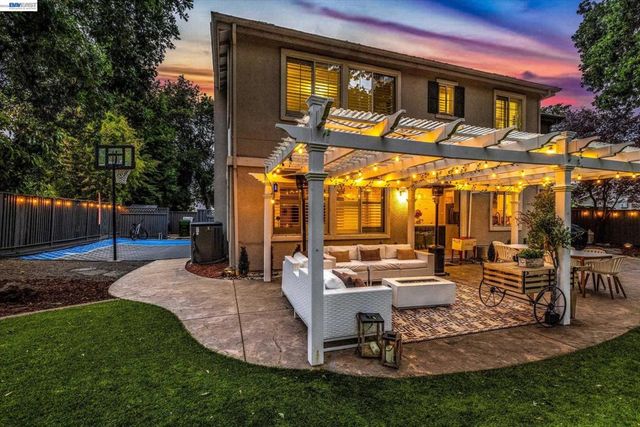 192 Mayhew Way, Walnut Creek, CA 94597