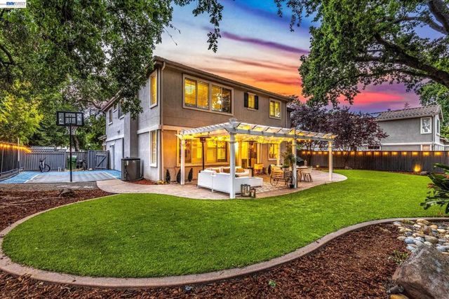 192 Mayhew Way, Walnut Creek, CA 94597