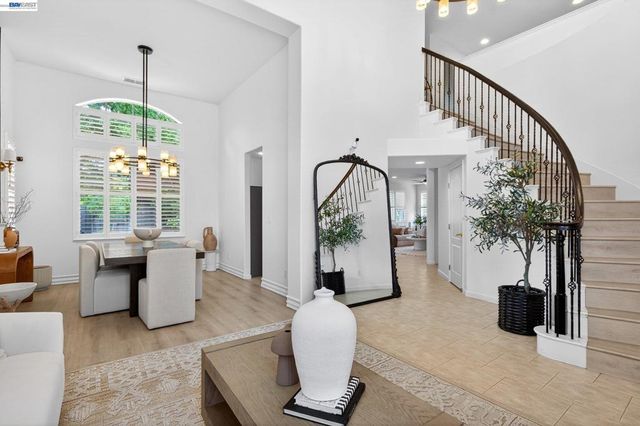 192 Mayhew Way, Walnut Creek, CA 94597