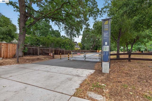 192 Mayhew Way, Walnut Creek, CA 94597