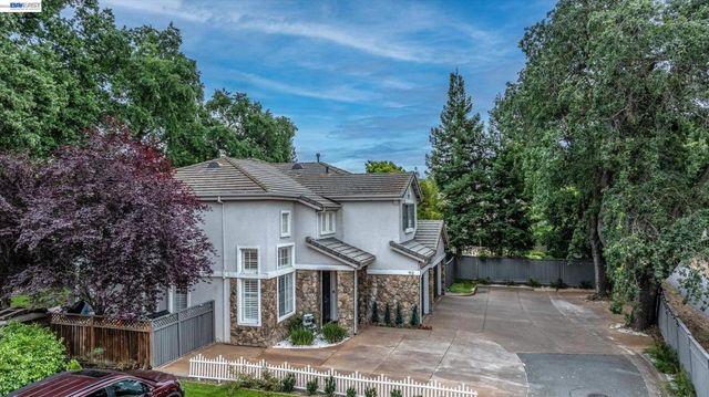 192 Mayhew Way, Walnut Creek, CA 94597
