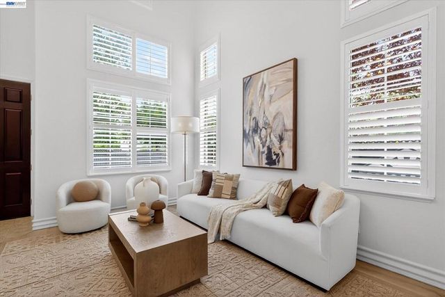 192 Mayhew Way, Walnut Creek, CA 94597