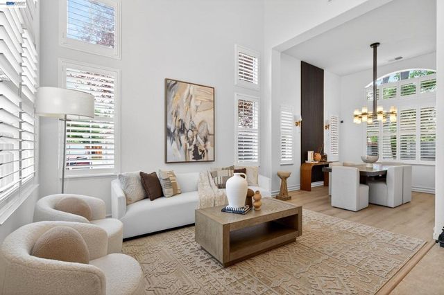 192 Mayhew Way, Walnut Creek, CA 94597