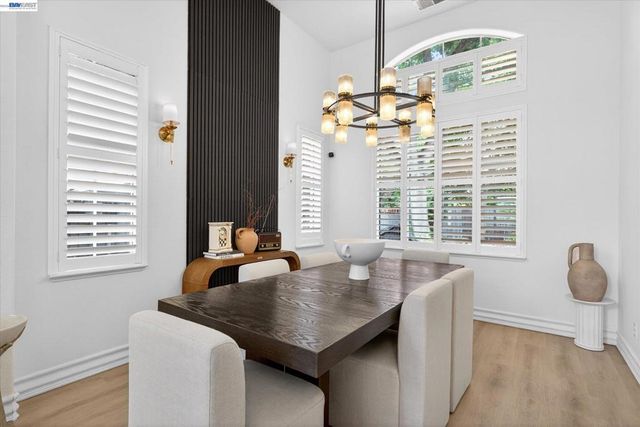 192 Mayhew Way, Walnut Creek, CA 94597