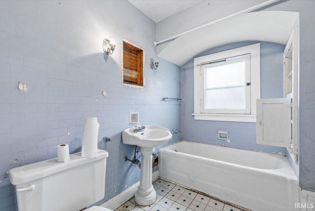 403 W North Street, Greenfield, IN 46140
