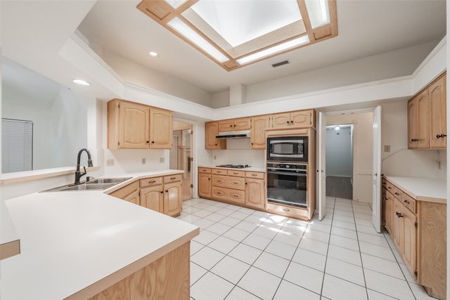 702 Jonathan Drive, Euless, TX 76040