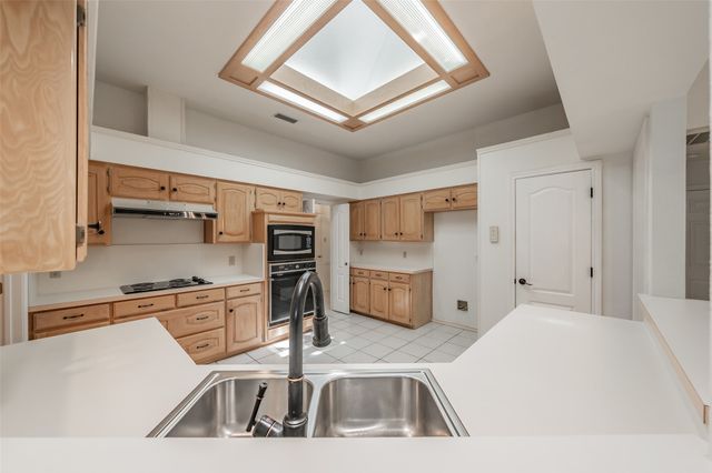 702 Jonathan Drive, Euless, TX 76040