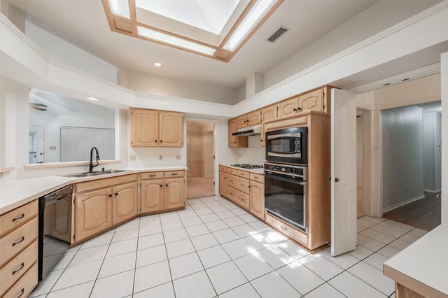 702 Jonathan Drive, Euless, TX 76040