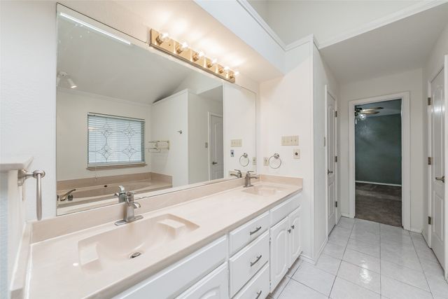 702 Jonathan Drive, Euless, TX 76040