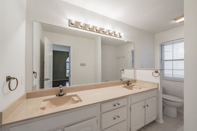 702 Jonathan Drive, Euless, TX 76040