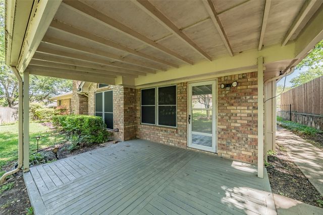 702 Jonathan Drive, Euless, TX 76040