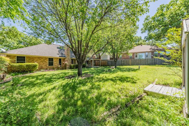702 Jonathan Drive, Euless, TX 76040