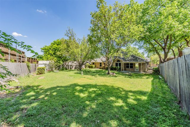 702 Jonathan Drive, Euless, TX 76040