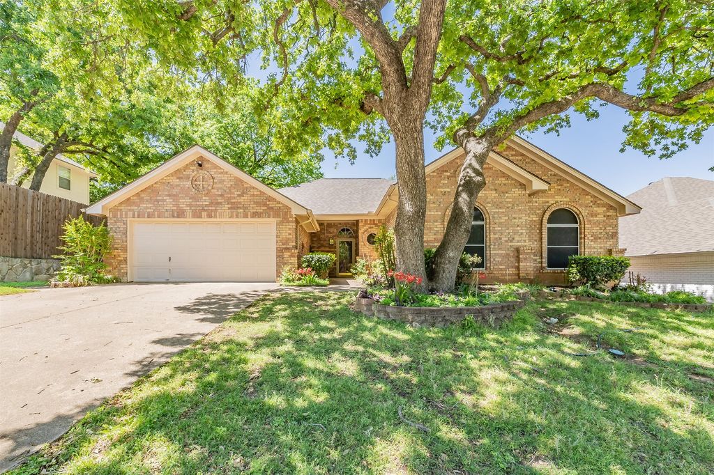702 Jonathan Drive, Euless, TX 76040