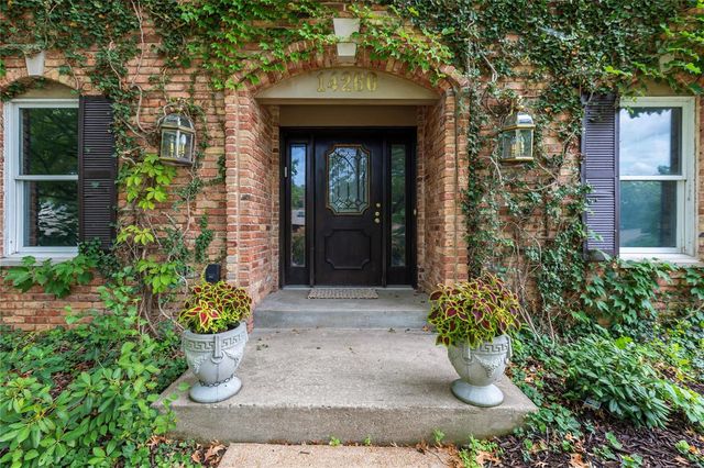 14260 Cedar Springs Drive, Town And Country, MO 63017
