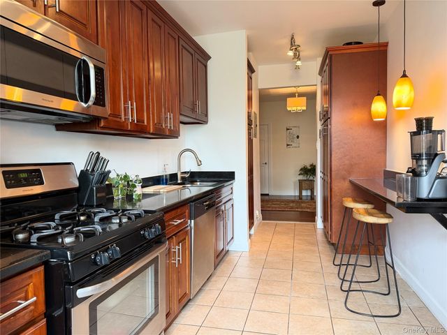 531 Lincoln Avenue E 5L, Mount Vernon, NY 10552