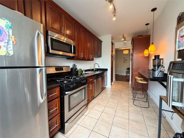 531 Lincoln Avenue E 5L, Mount Vernon, NY 10552
