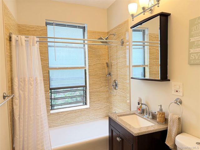 531 Lincoln Avenue E 5L, Mount Vernon, NY 10552
