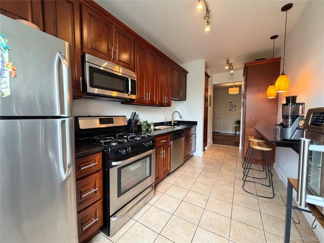 531 Lincoln Avenue E 5L, Mount Vernon, NY 10552
