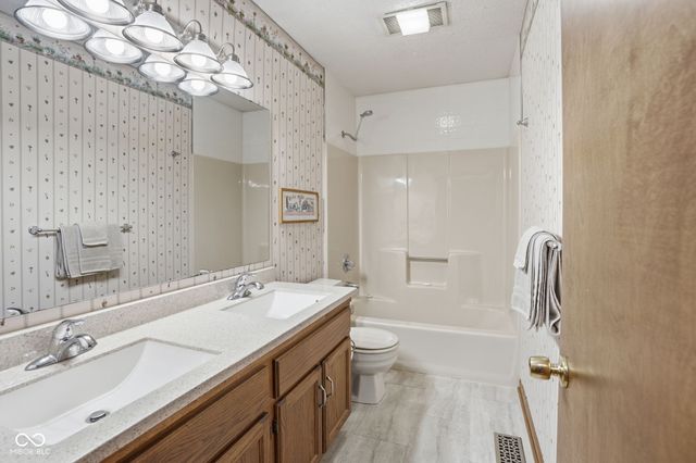 8036 Bittern Lane, Indianapolis, IN 46256