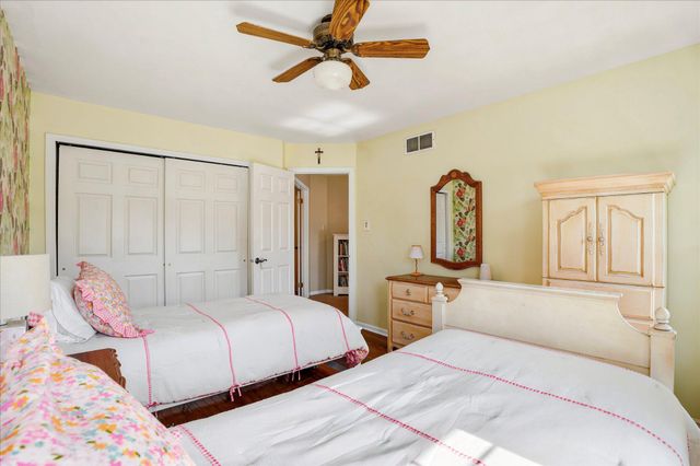 1604 E GENERAL HOWE DR, Phoenixville, PA 19460