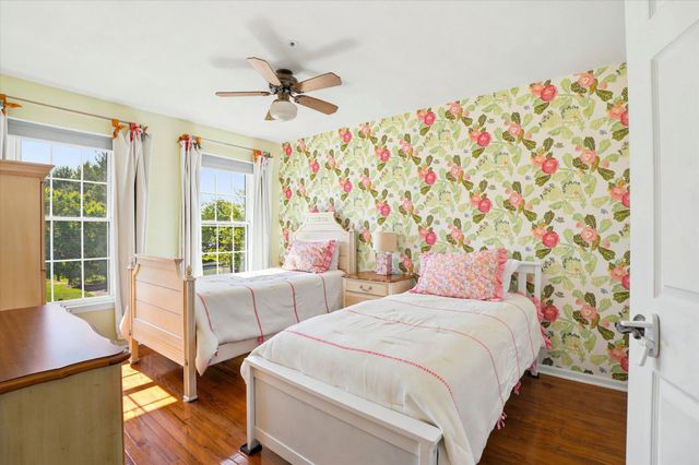 1604 E GENERAL HOWE DR, Phoenixville, PA 19460