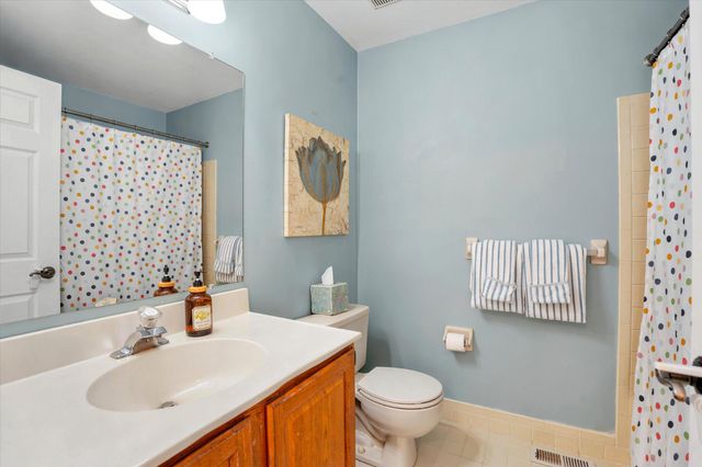 1604 E GENERAL HOWE DR, Phoenixville, PA 19460