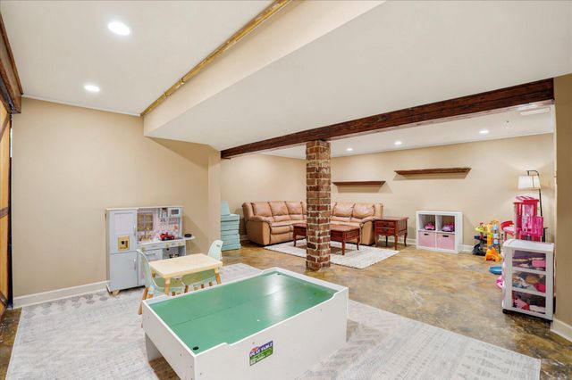 1604 E GENERAL HOWE DR, Phoenixville, PA 19460