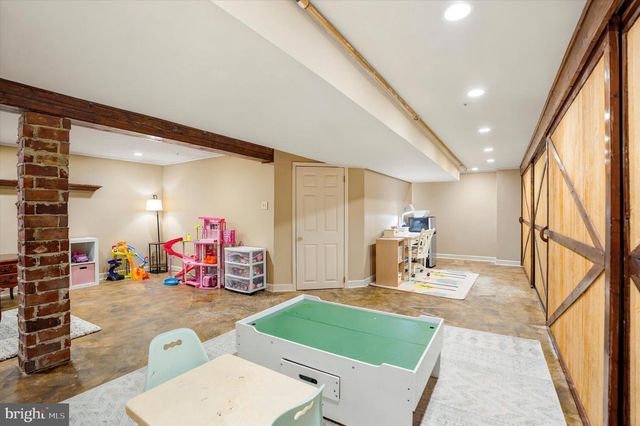 1604 E GENERAL HOWE DR, Phoenixville, PA 19460