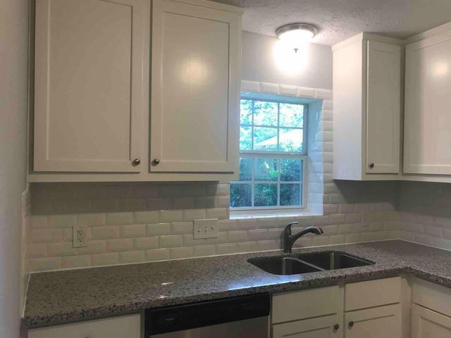 943 W 43rd Street, Houston, TX 77018