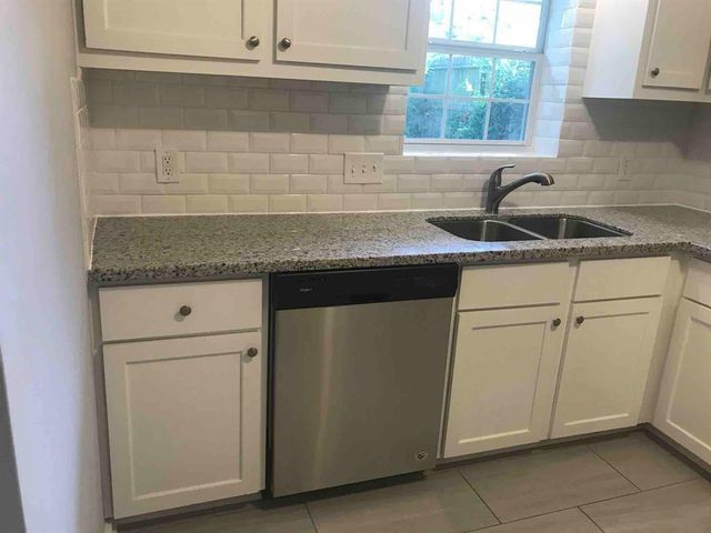 943 W 43rd Street, Houston, TX 77018