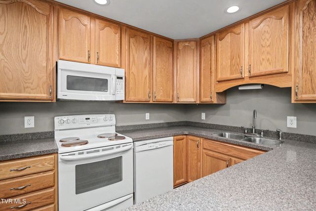 553 Bays View Road, Kingsport, TN 37660