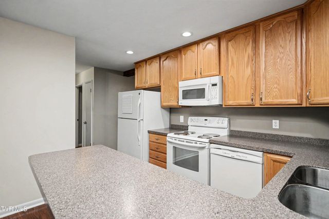 553 Bays View Road, Kingsport, TN 37660