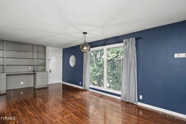 553 Bays View Road, Kingsport, TN 37660